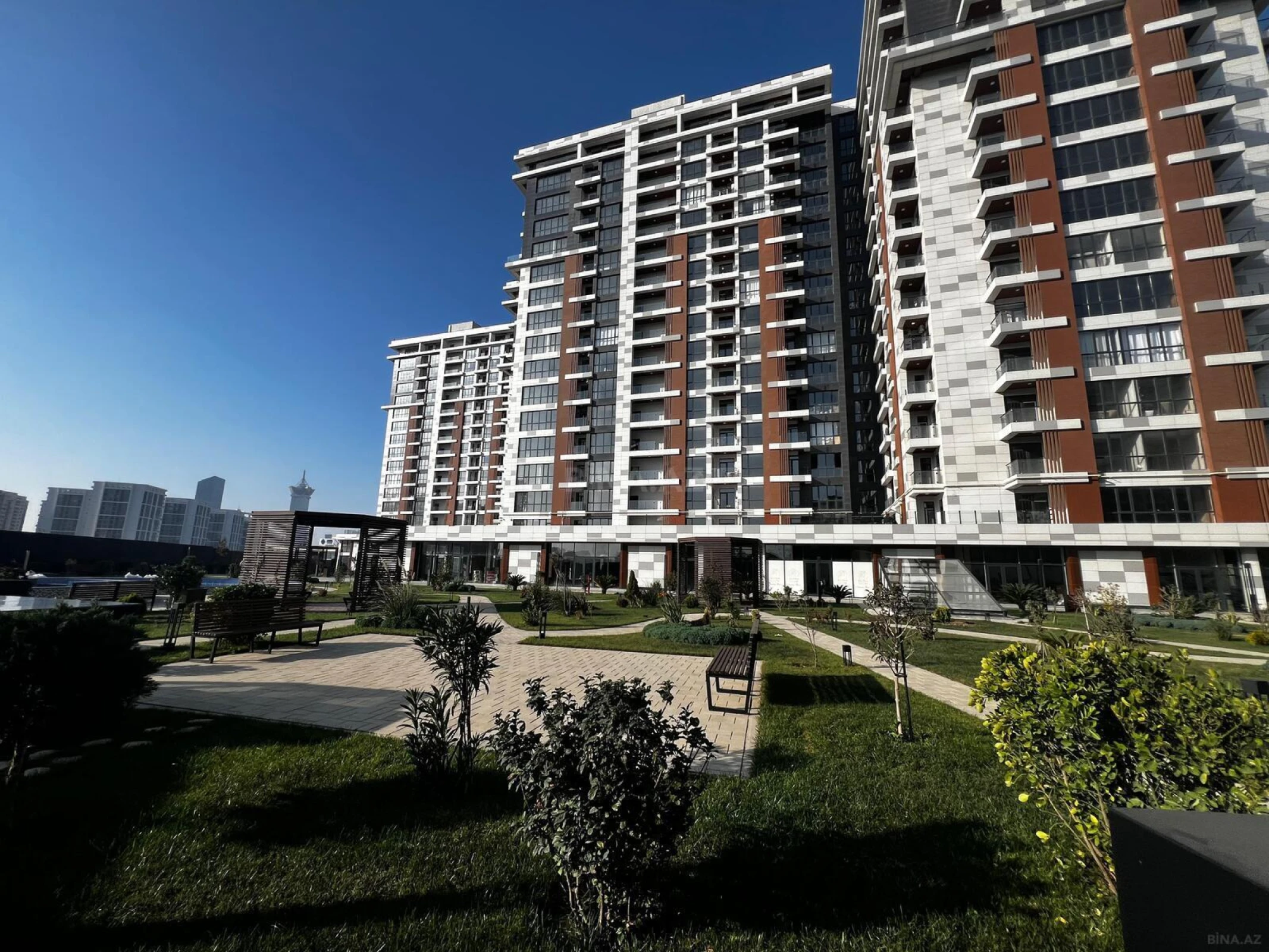 Satılır 3 otaqlı mənzil 98 m²