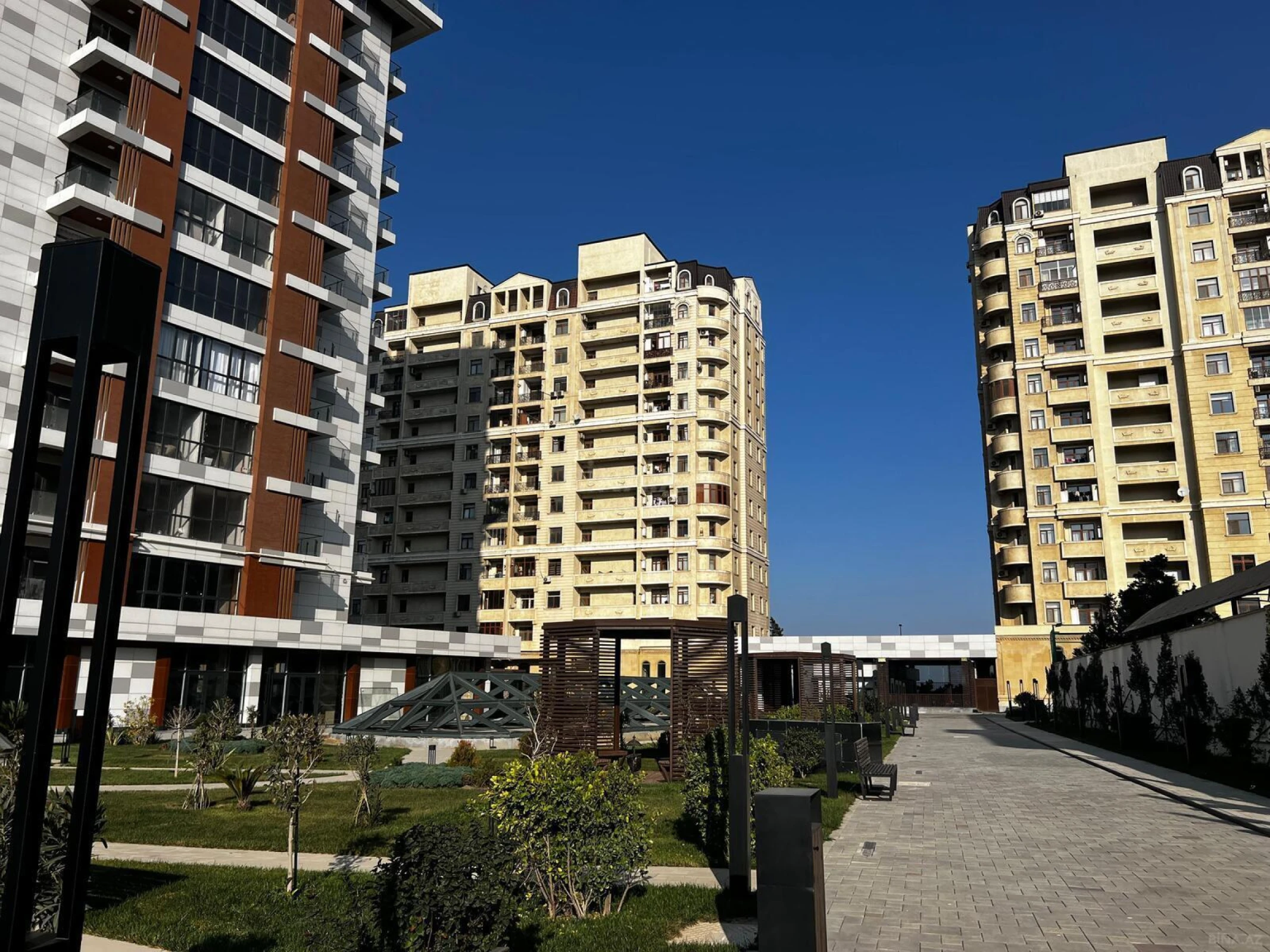 Satılır 3 otaqlı mənzil 98 m²