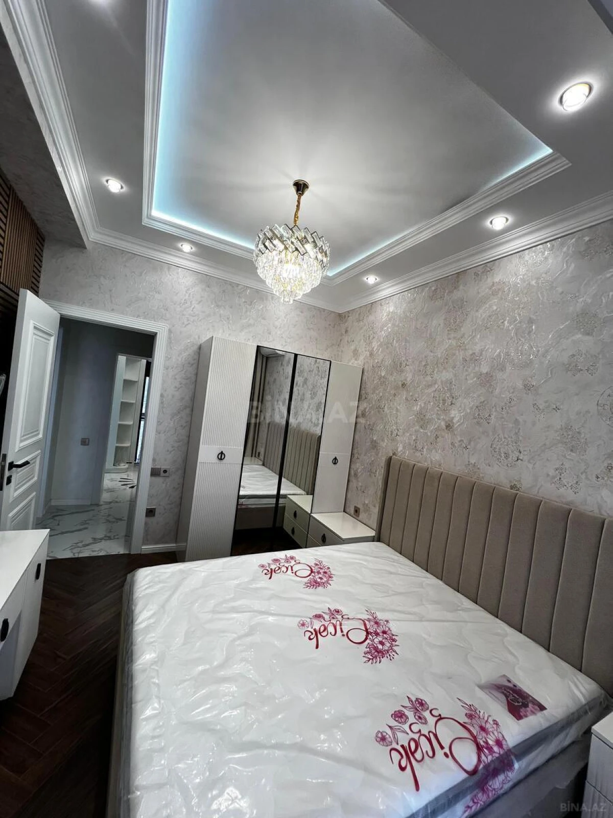 Satılır 3 otaqlı mənzil 98 m²