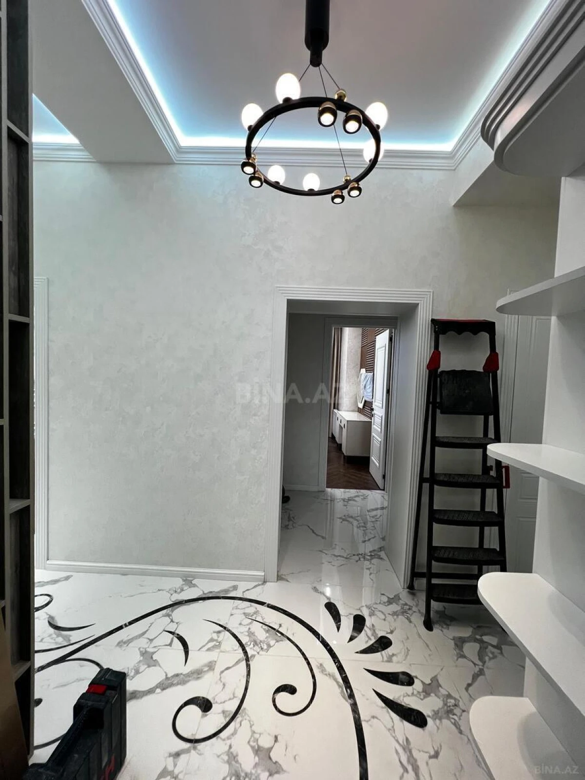 Satılır 3 otaqlı mənzil 98 m²