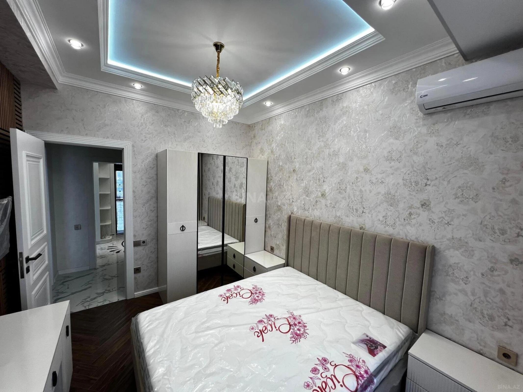 Satılır 3 otaqlı mənzil 98 m²