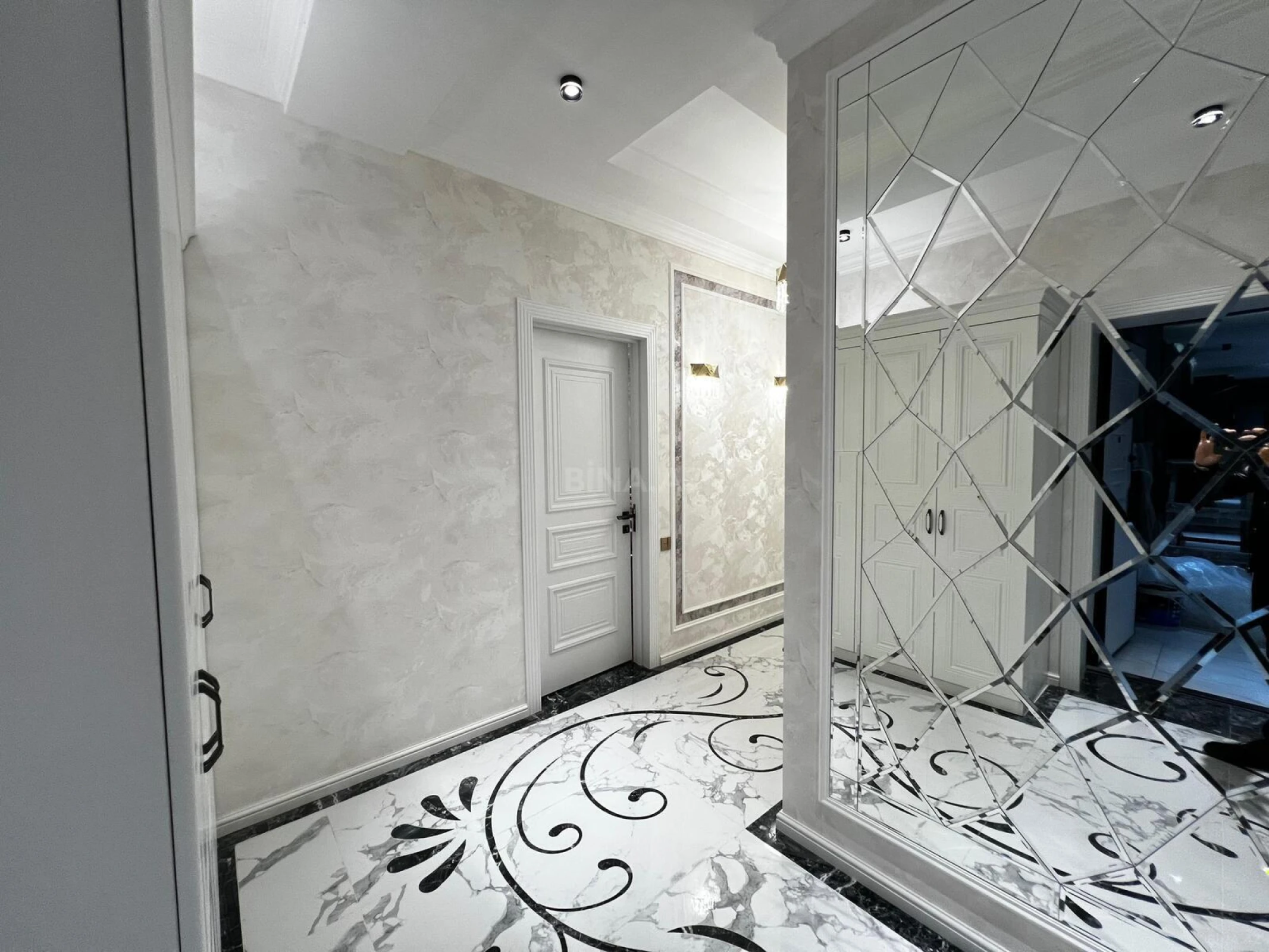 Satılır 3 otaqlı mənzil 99 m²