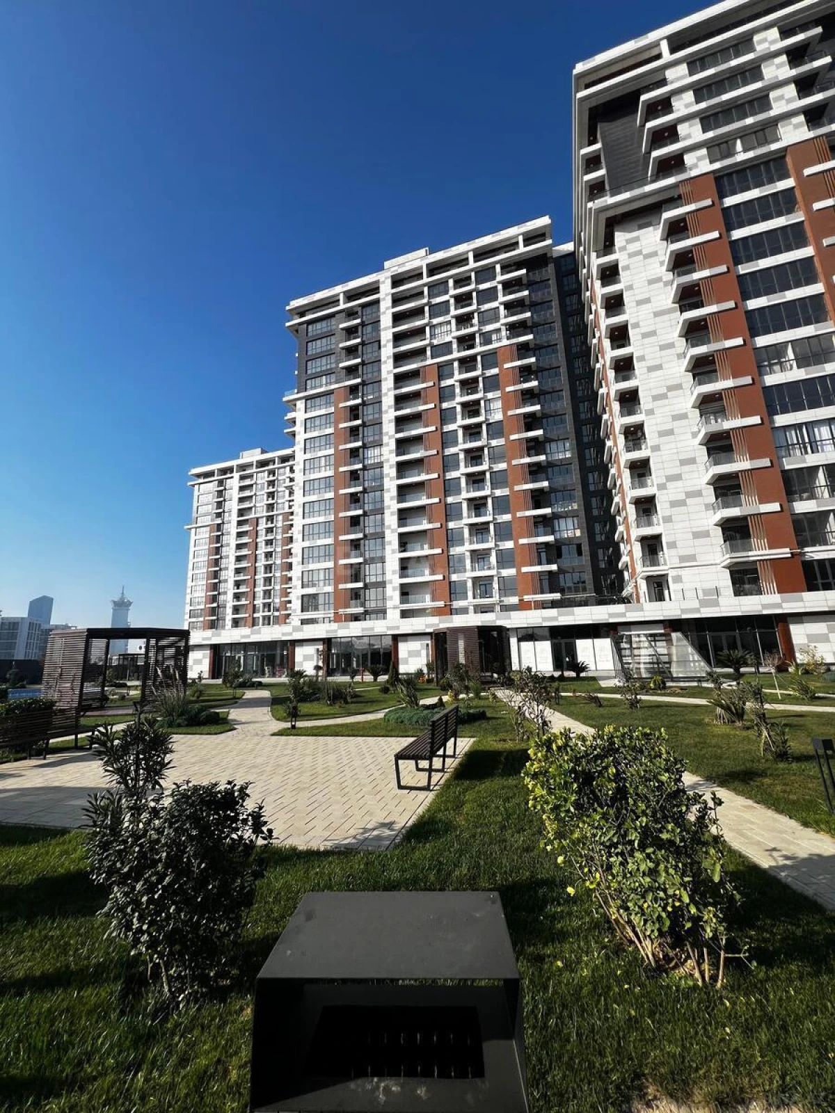 Satılır 3 otaqlı mənzil 99 m²