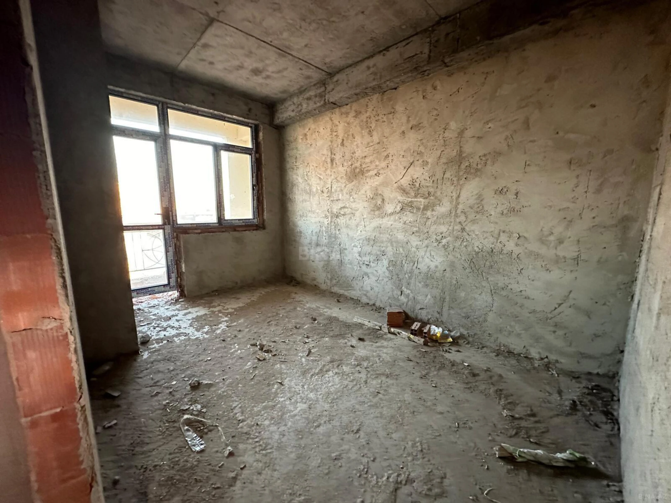 Satılır 3 otaqlı mənzil 136 m²