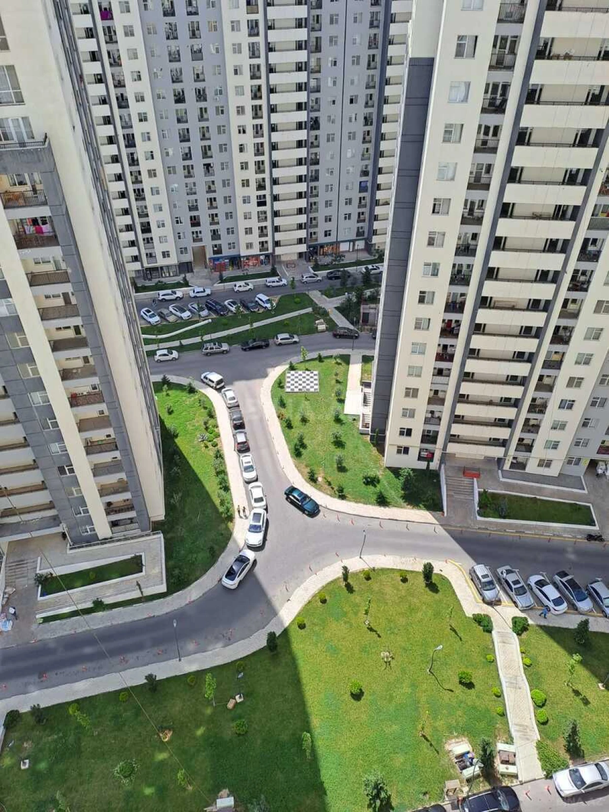 Satılır 3 otaqlı mənzil 136 m²