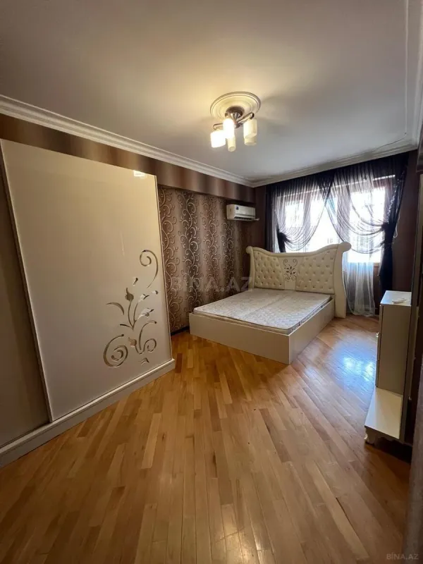 Satılır 3 otaqlı mənzil 107 m²