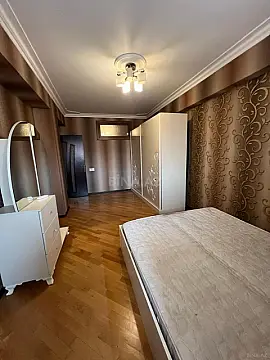 Satılır 3 otaqlı mənzil 107 m²