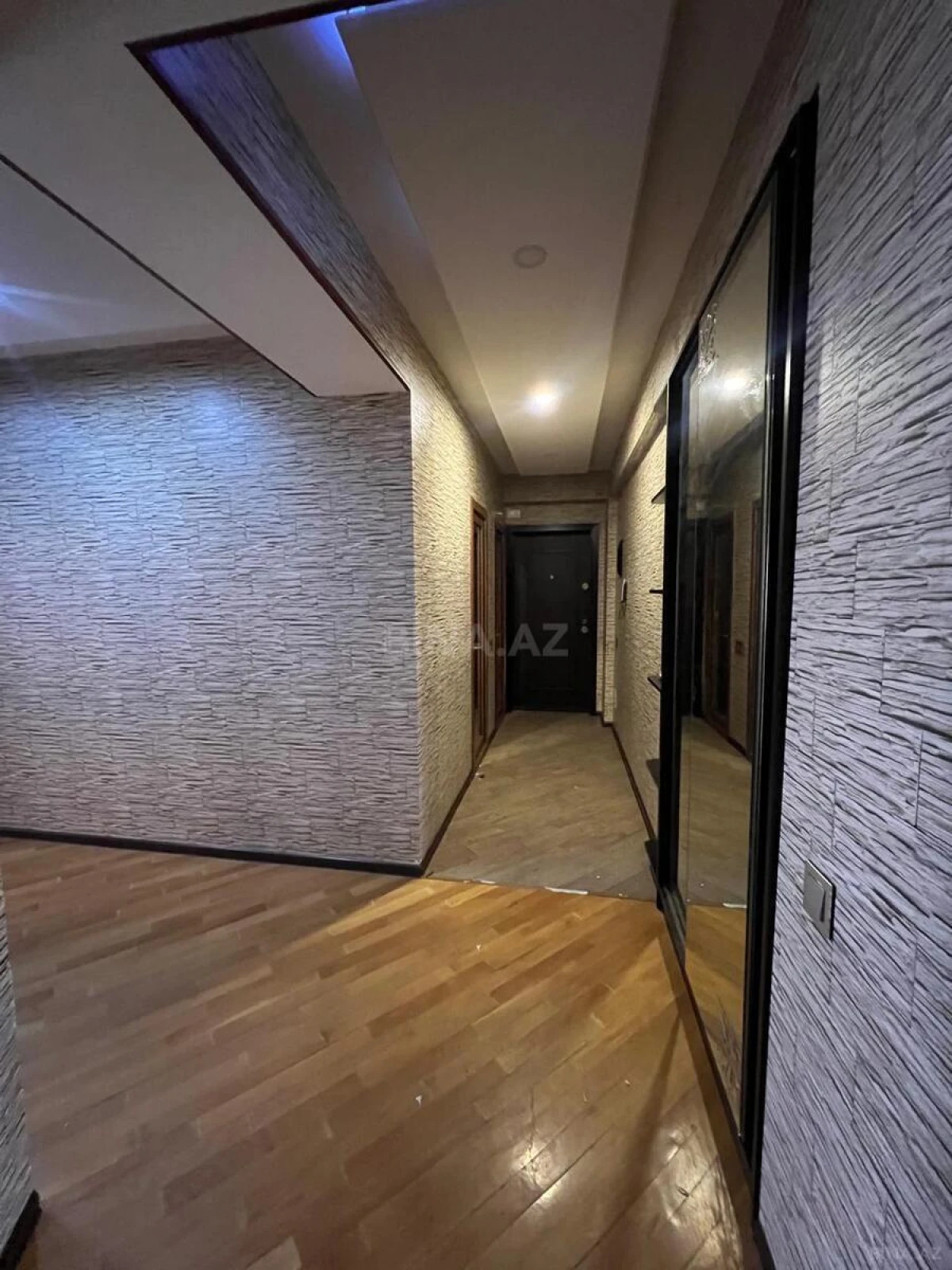 Satılır 3 otaqlı mənzil 107 m²