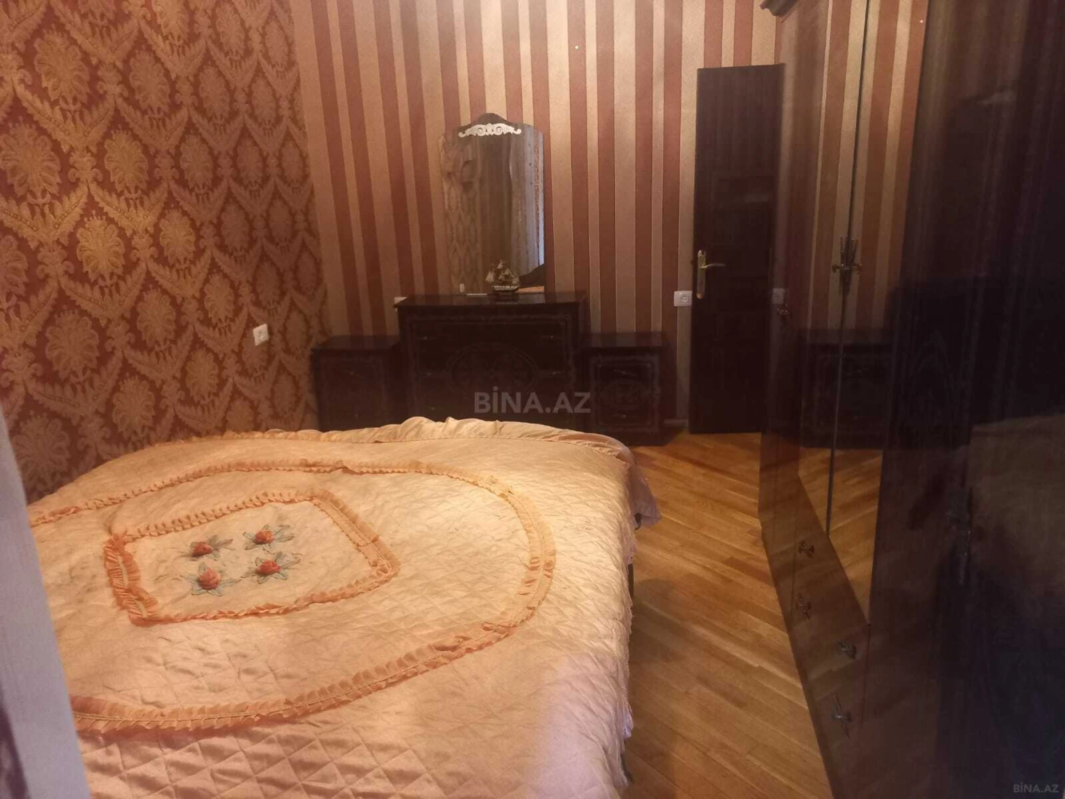 Satılır 3 otaqlı mənzil 105 m²