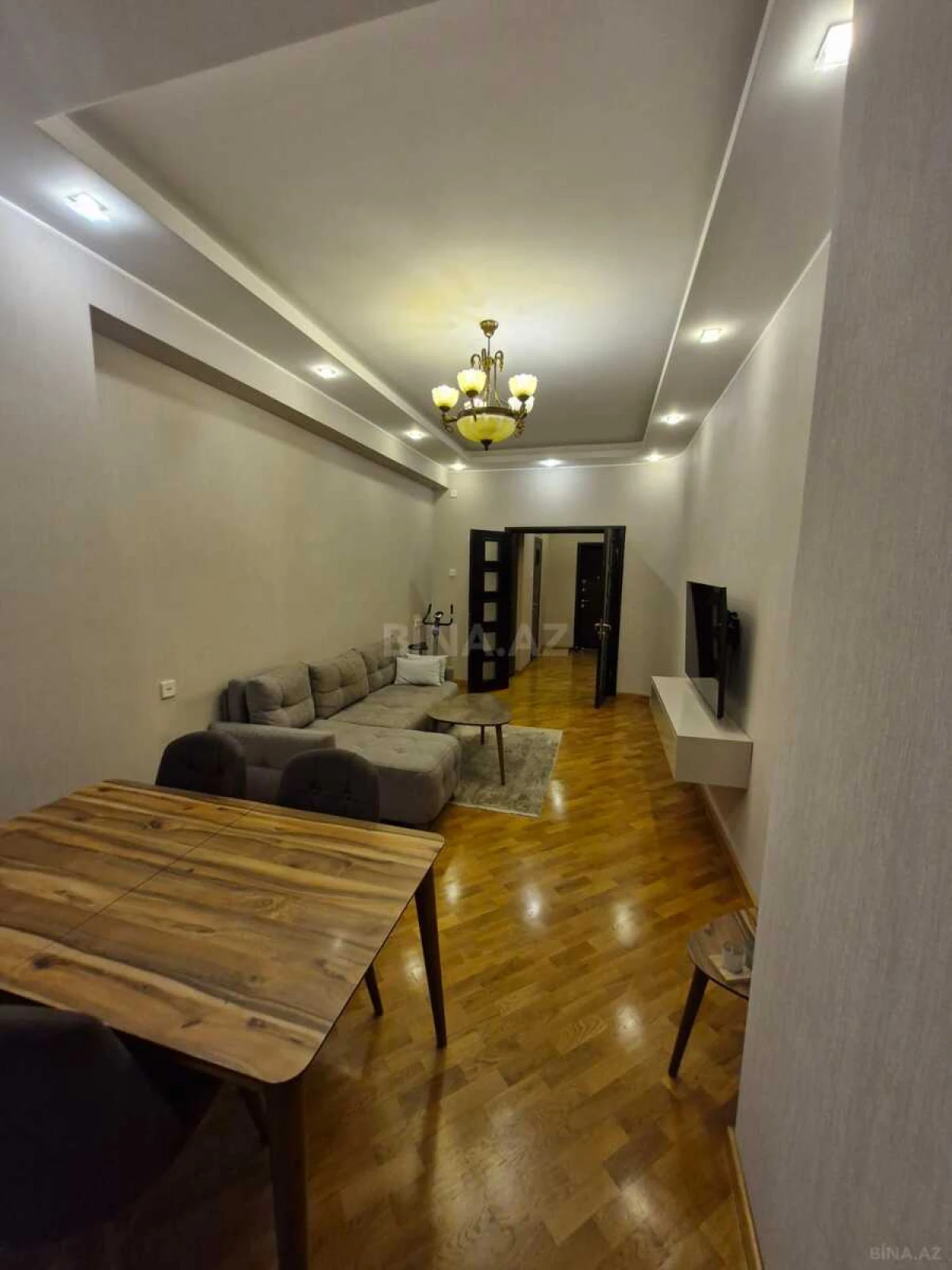 Satılır 2 otaqlı mənzil 82 m²