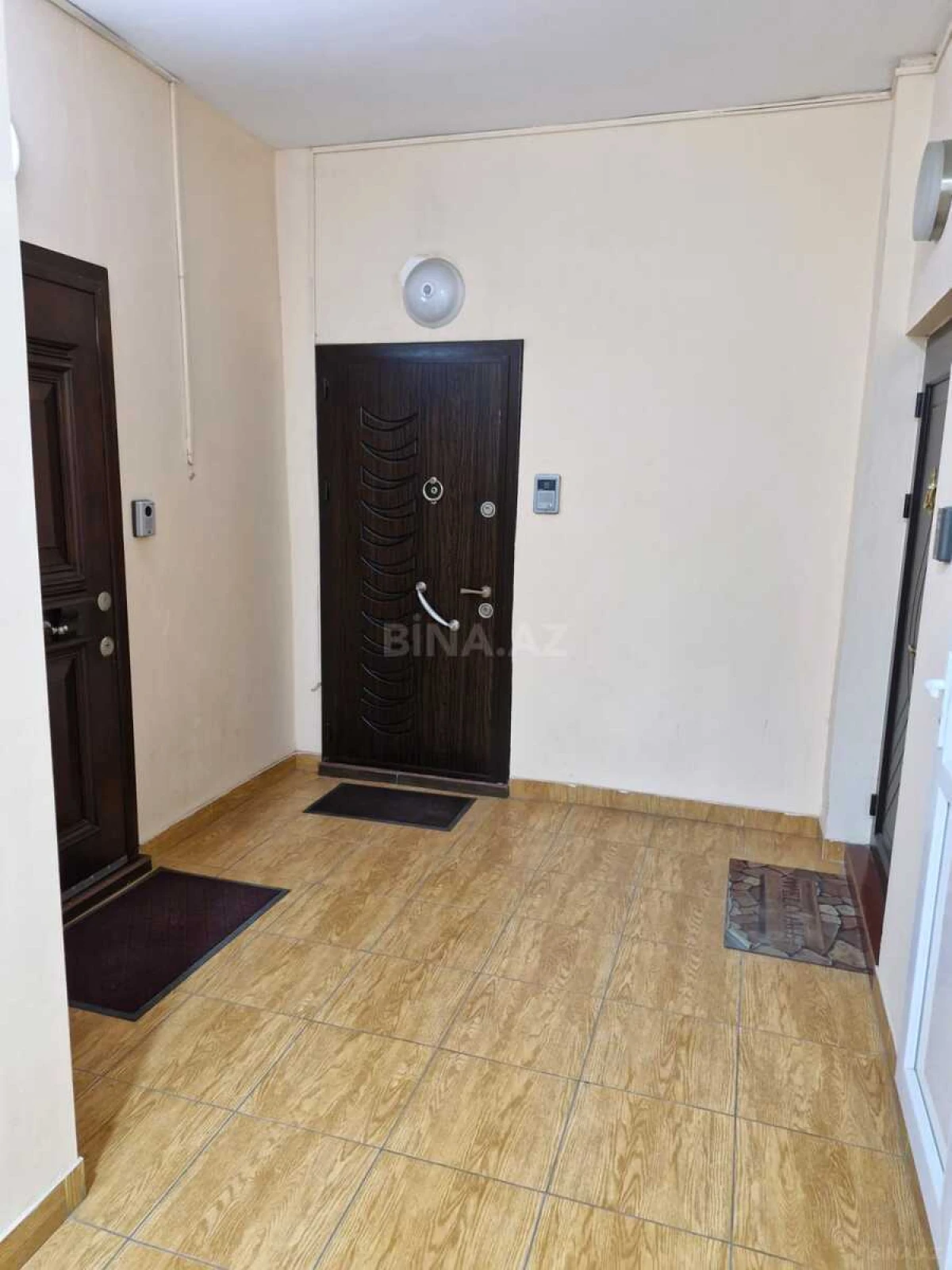 Satılır 2 otaqlı mənzil 82 m²
