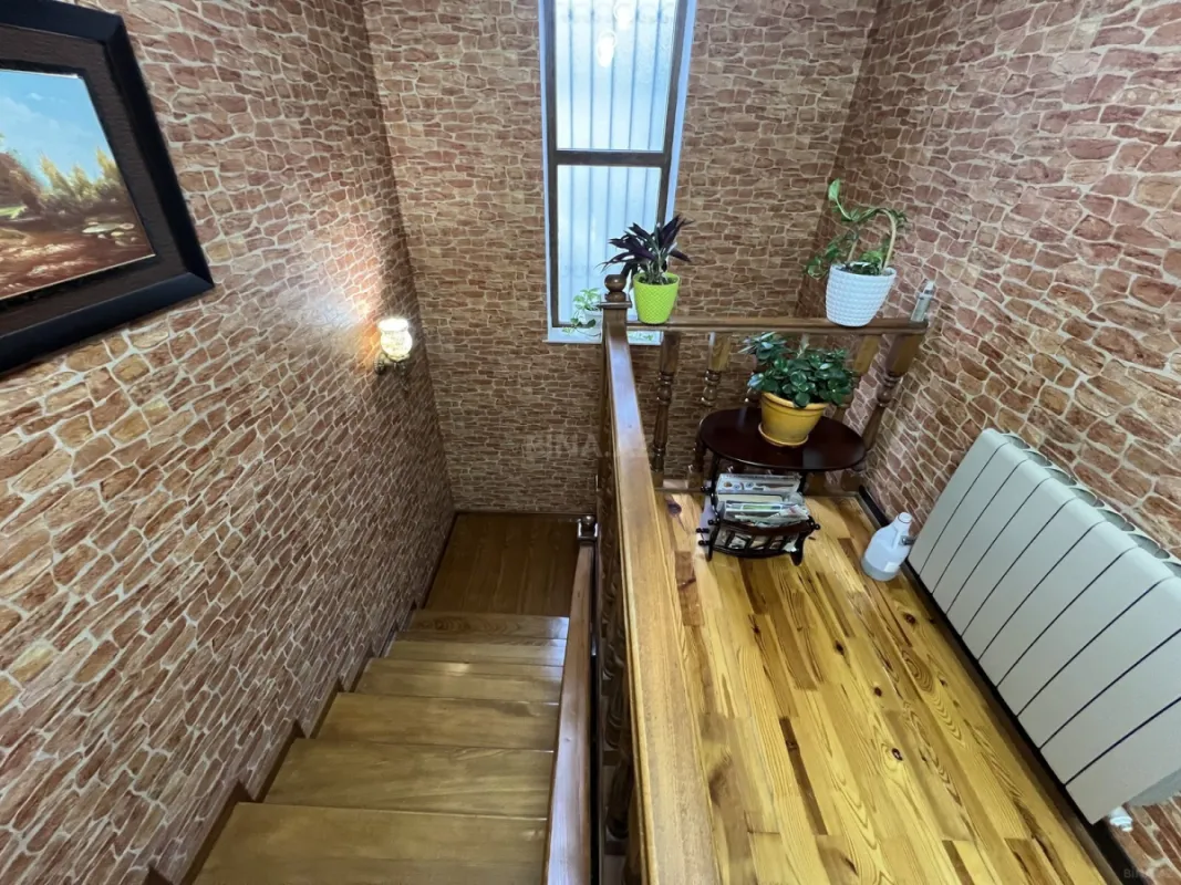 Satılır 5 otaqlı həyət evi 220 m²