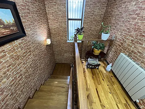 Satılır 5 otaqlı həyət evi 220 m²