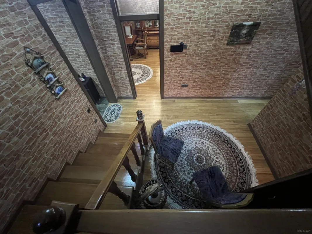 Satılır 5 otaqlı həyət evi 220 m²