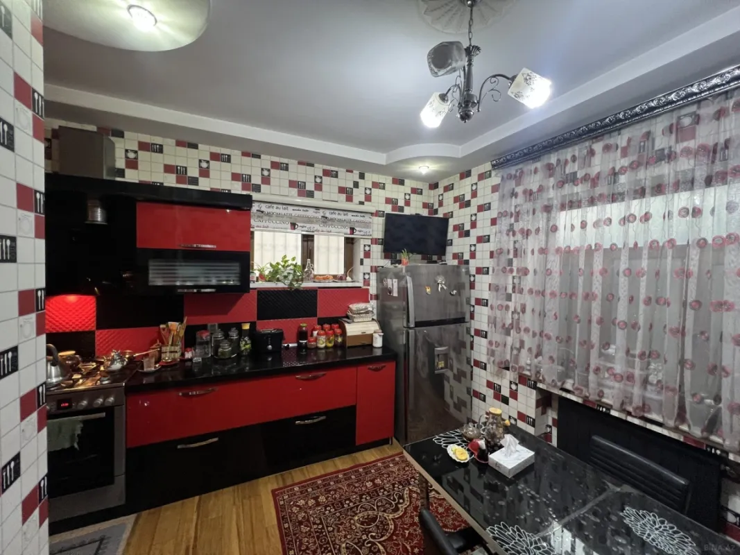 Satılır 5 otaqlı həyət evi 220 m²