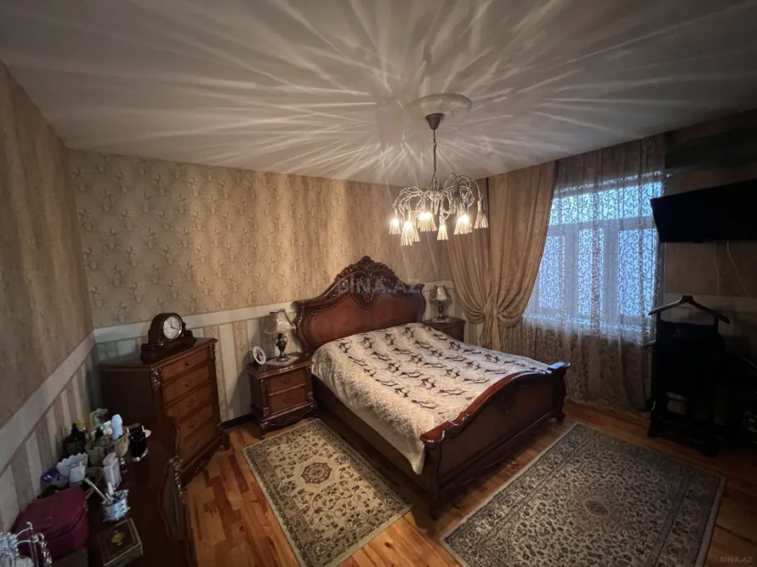 Satılır 5 otaqlı həyət evi 220 m²