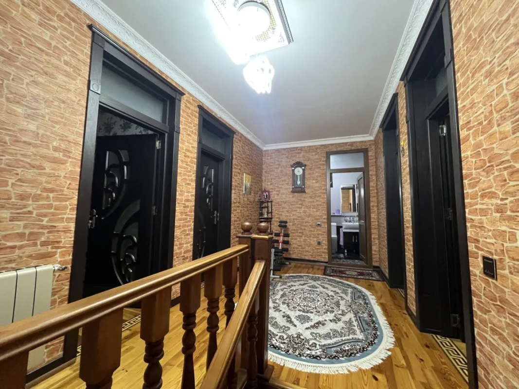 Satılır 5 otaqlı həyət evi 220 m²