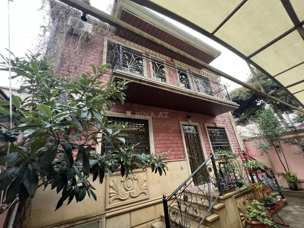 Satılır 5 otaqlı həyət evi 220 m²