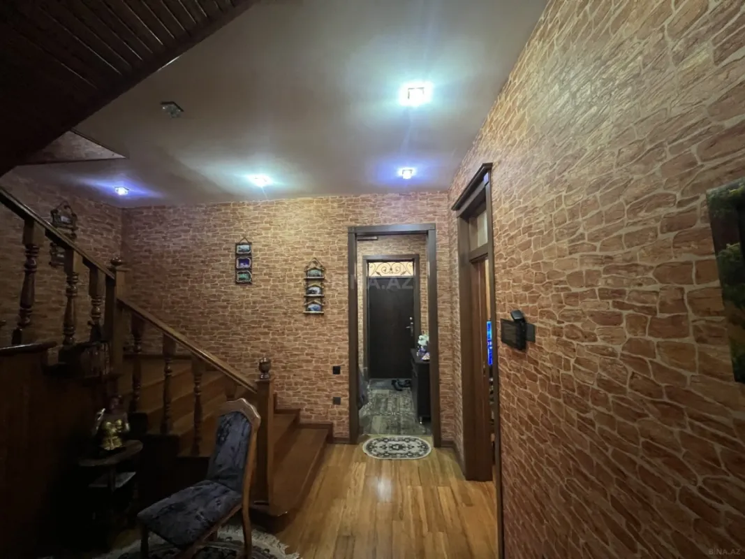 Satılır 5 otaqlı həyət evi 220 m²
