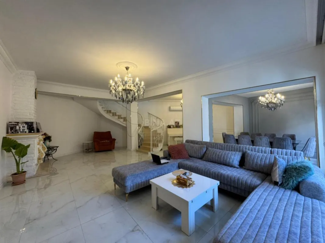 Kirayə verilir 8 otaqlı həyət evi 400 m²