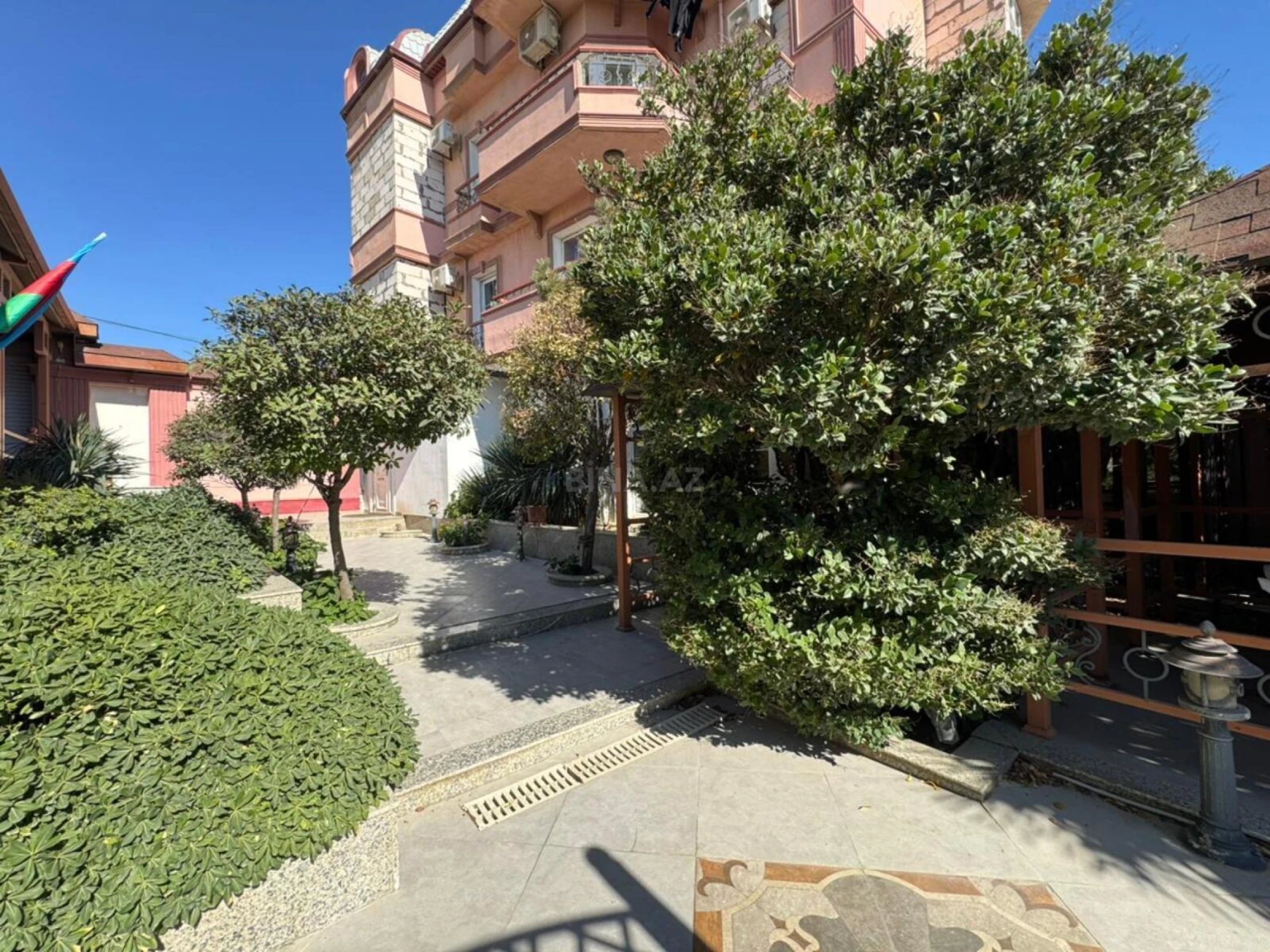 Kirayə verilir 8 otaqlı həyət evi 400 m²