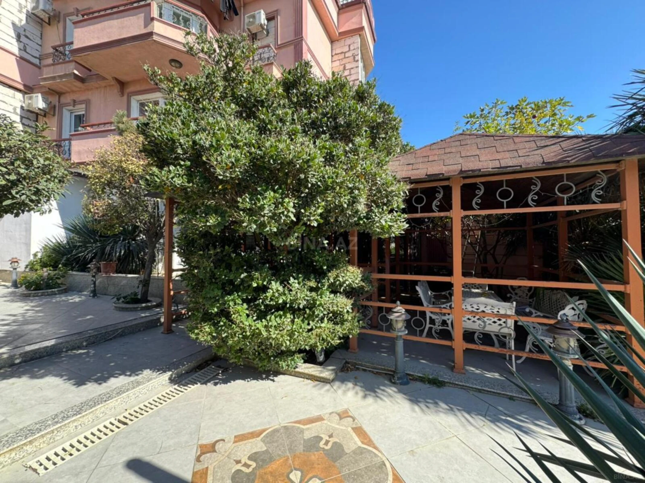 Kirayə verilir 8 otaqlı həyət evi 400 m²