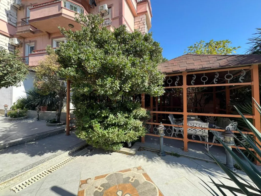 Kirayə verilir 8 otaqlı həyət evi 400 m²