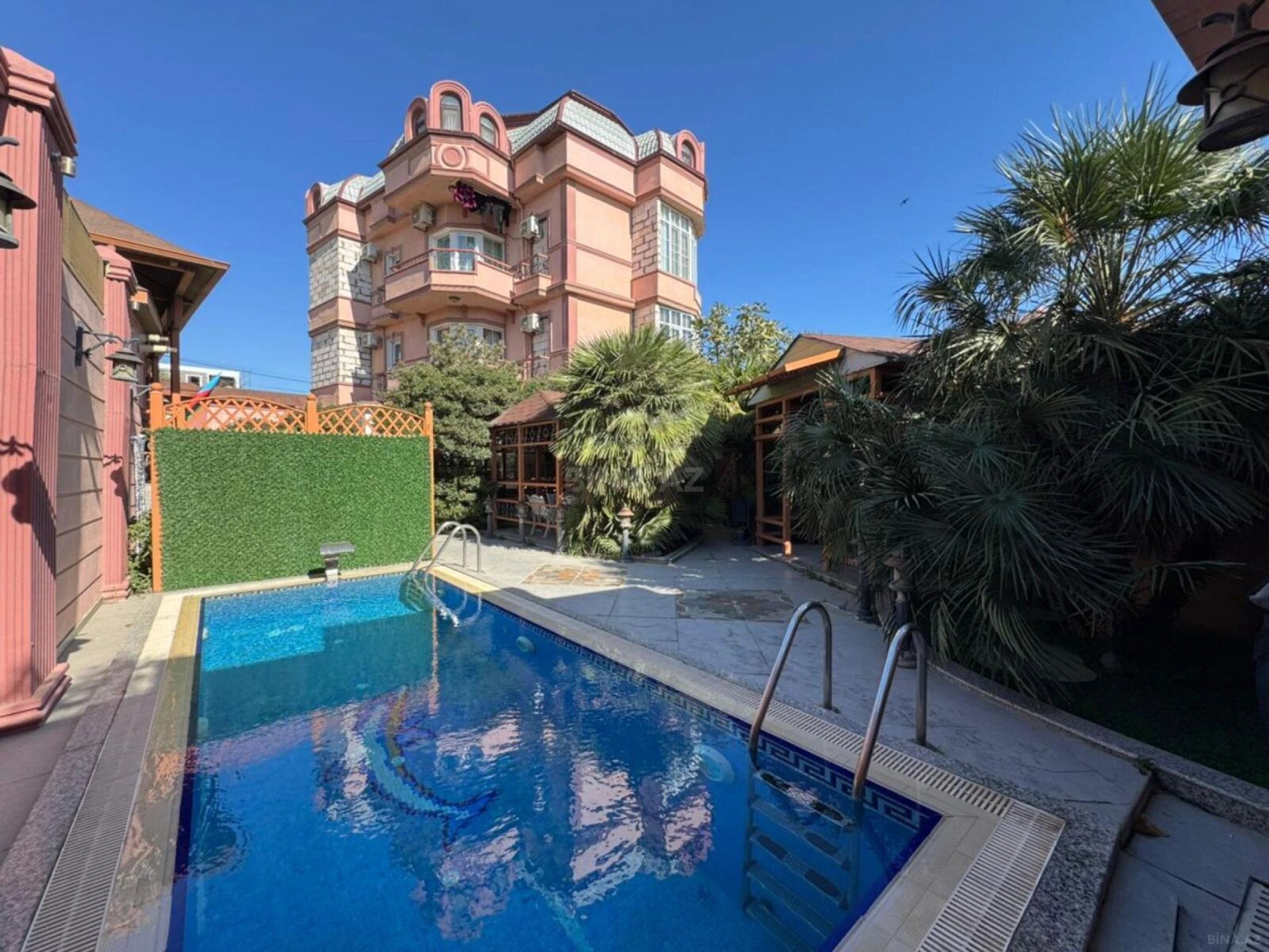 Kirayə verilir 8 otaqlı həyət evi 400 m²