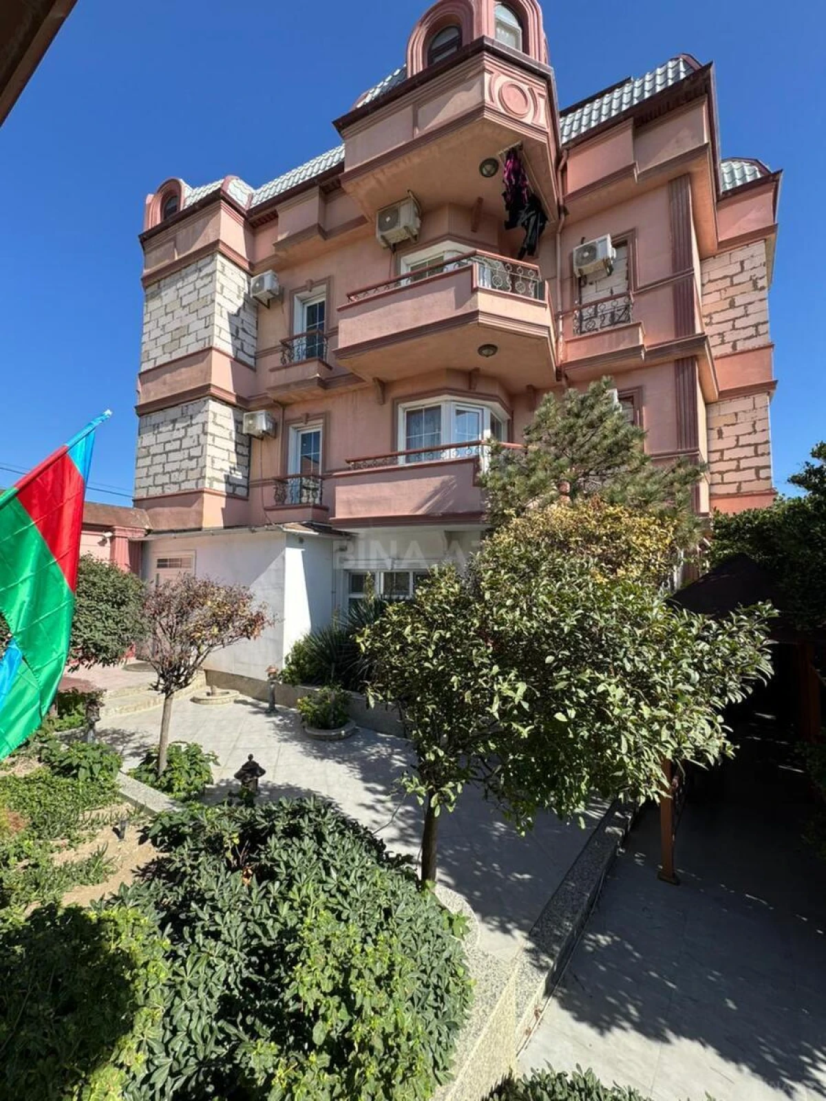 Kirayə verilir 8 otaqlı həyət evi 400 m²