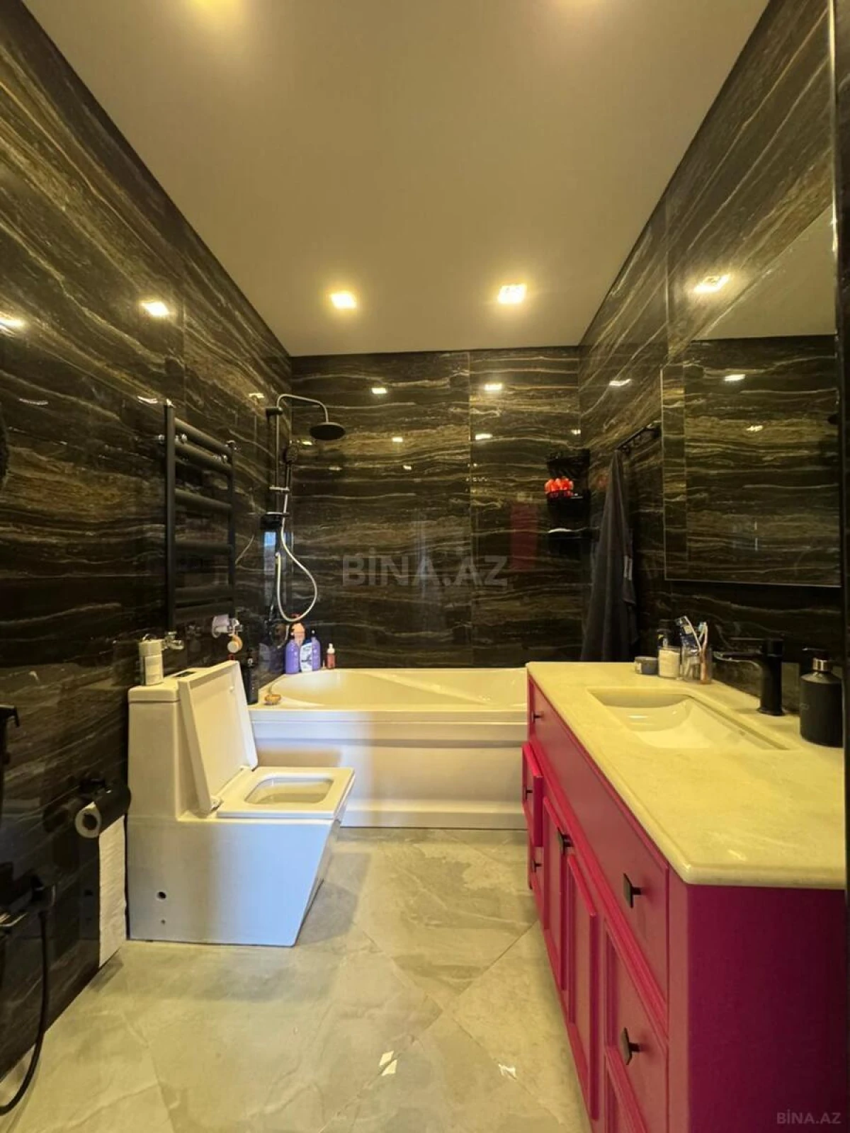 Kirayə verilir 8 otaqlı həyət evi 400 m²