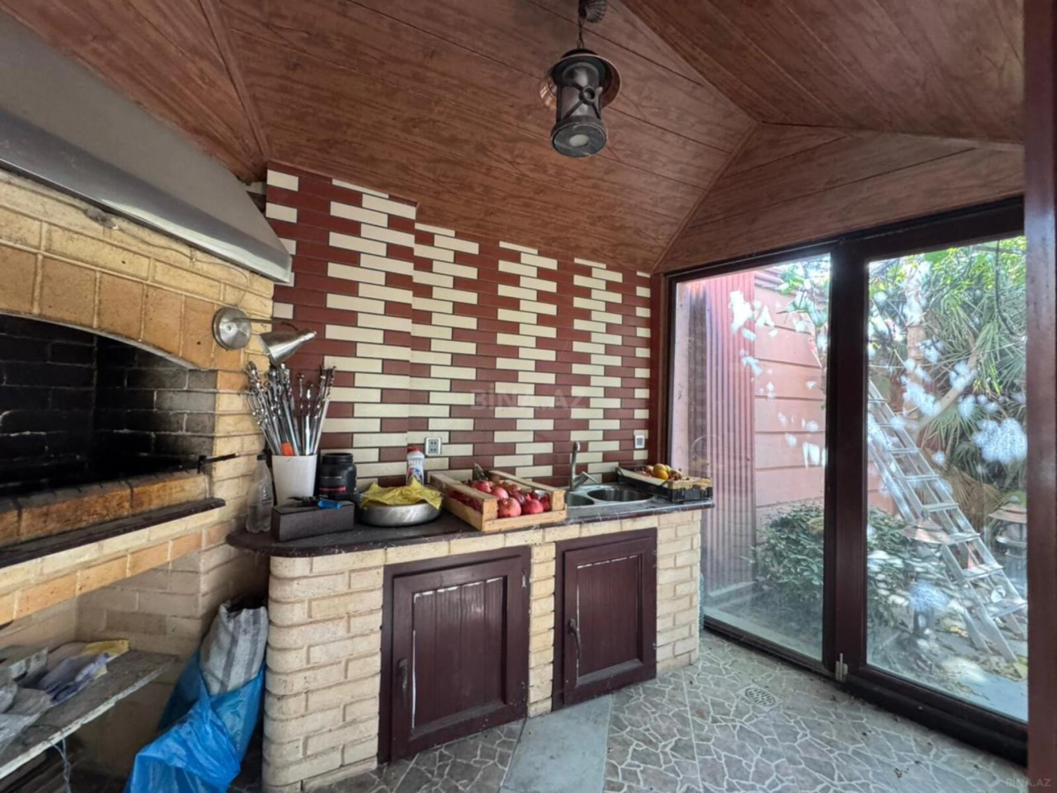 Kirayə verilir 8 otaqlı həyət evi 400 m²