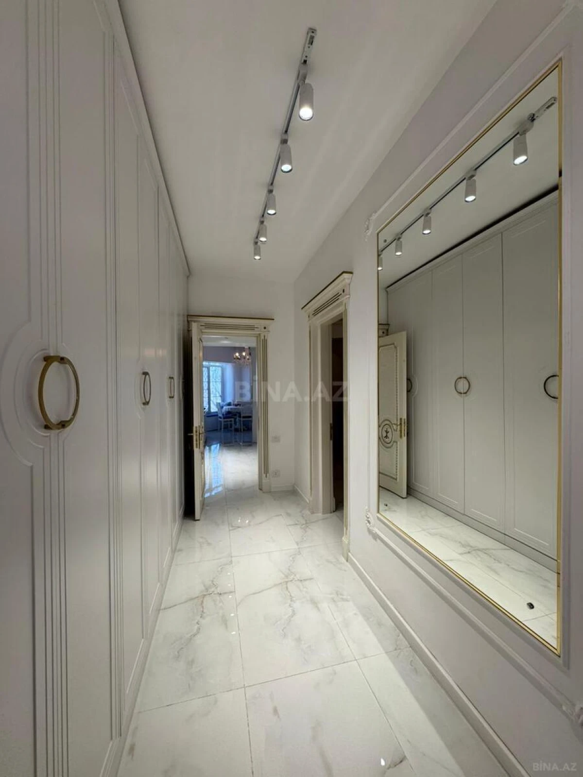 Kirayə verilir 8 otaqlı həyət evi 400 m²