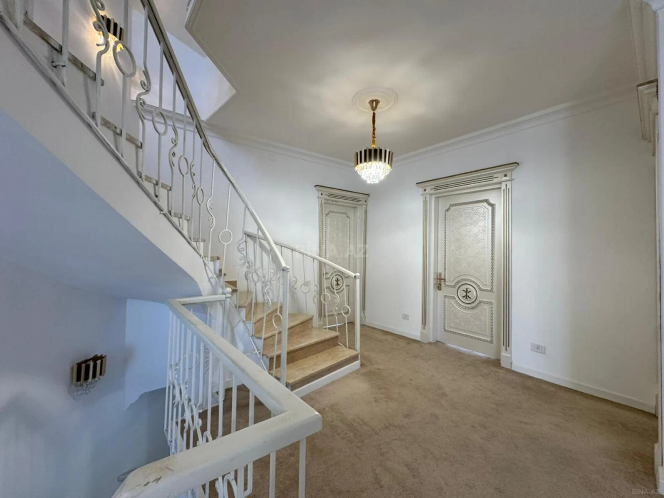 Kirayə verilir 8 otaqlı həyət evi 400 m²