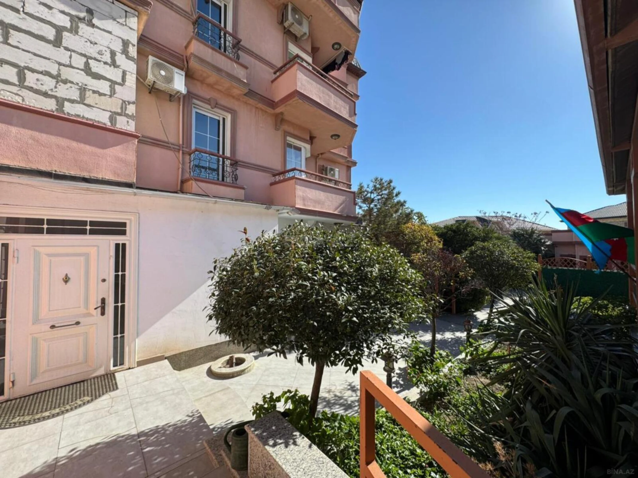 Kirayə verilir 8 otaqlı həyət evi 400 m²