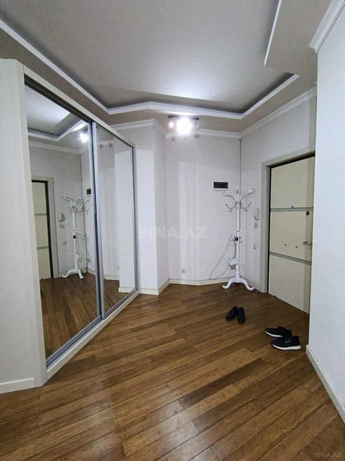 Kirayə verilir 3 otaqlı mənzil 135 m²