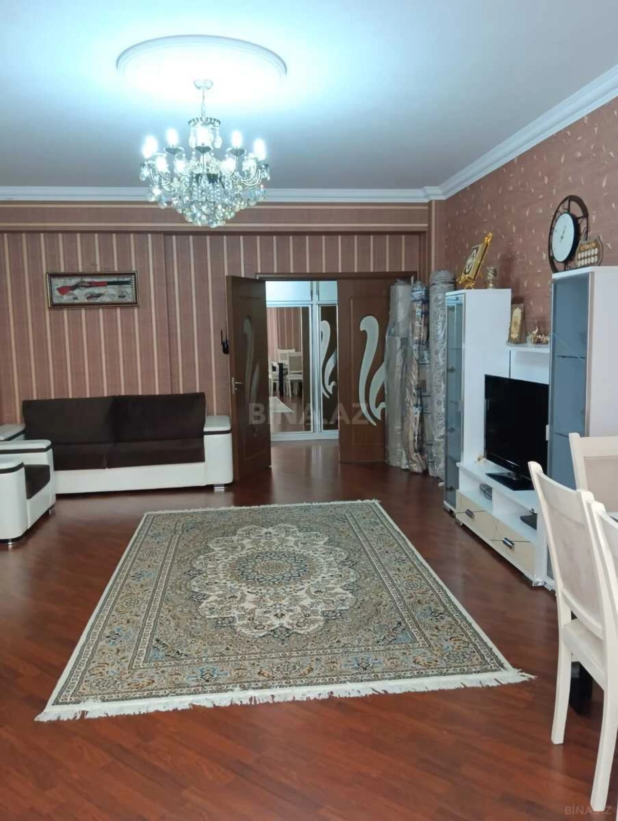 Satılır 3 otaqlı mənzil 137 m²