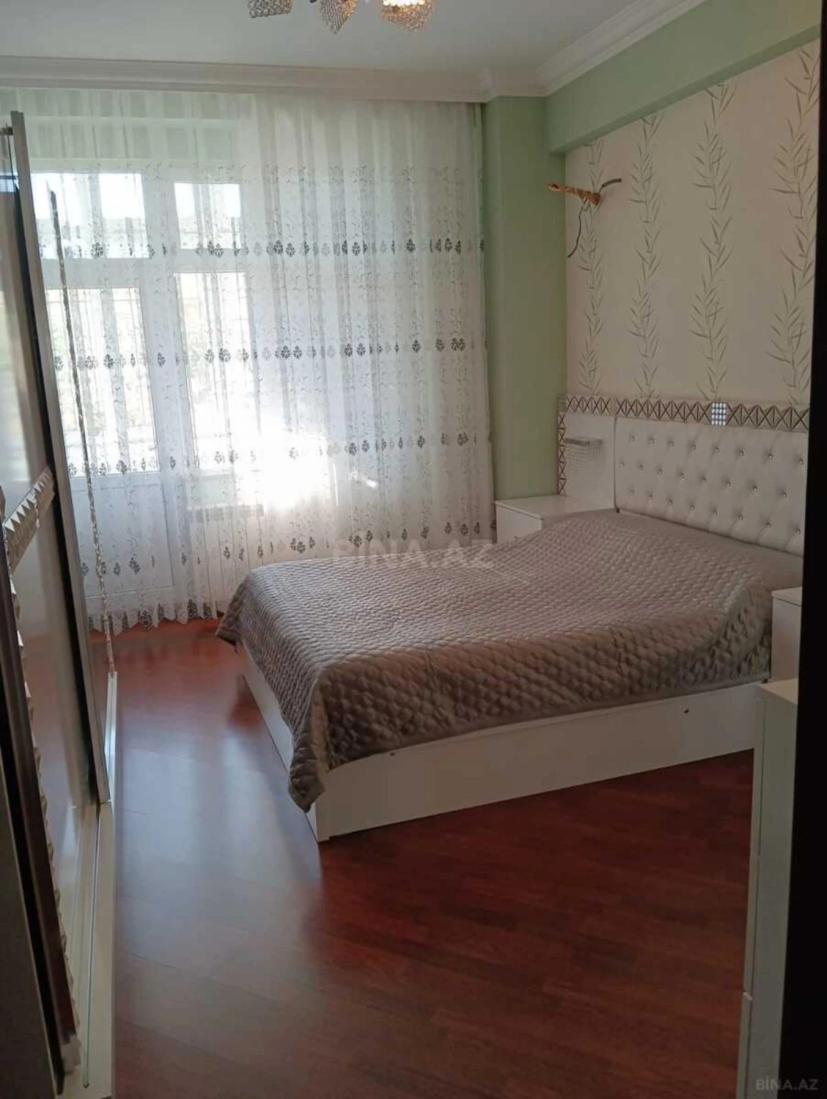Satılır 3 otaqlı mənzil 137 m²