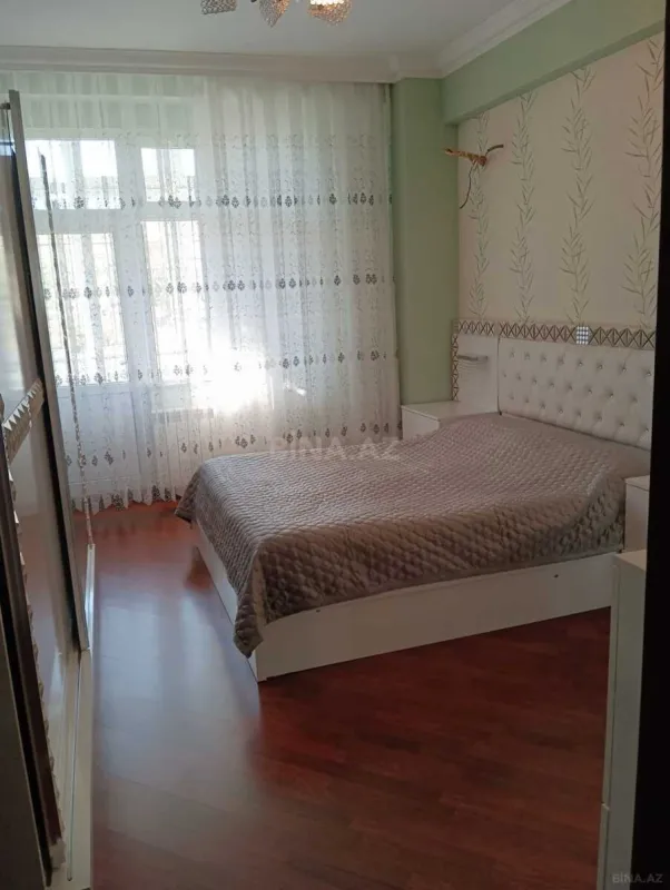 Satılır 3 otaqlı mənzil 137 m²