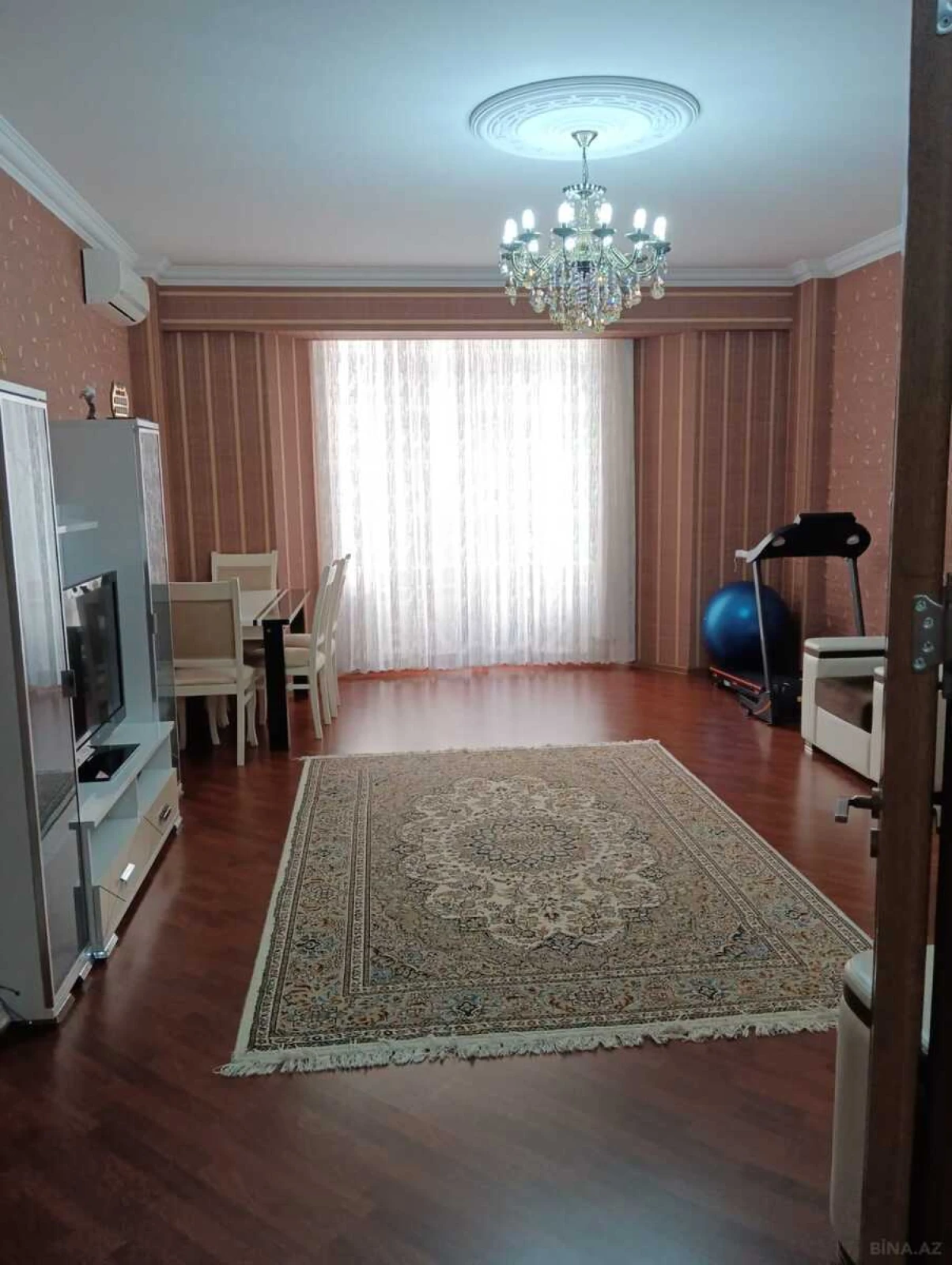 Satılır 3 otaqlı mənzil 137 m²