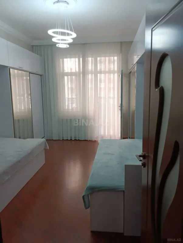 Satılır 3 otaqlı mənzil 137 m²