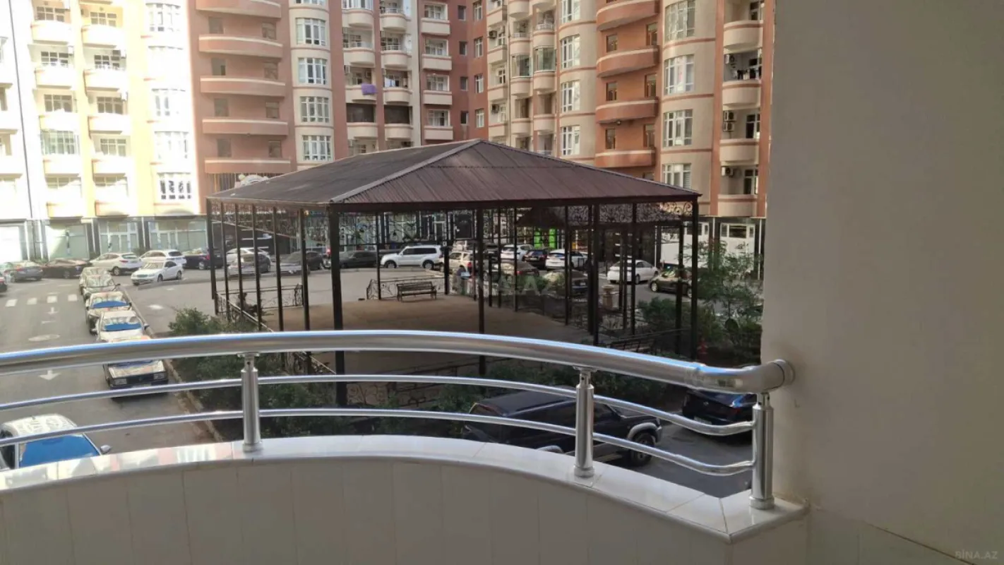 Satılır 3 otaqlı mənzil 137 m²