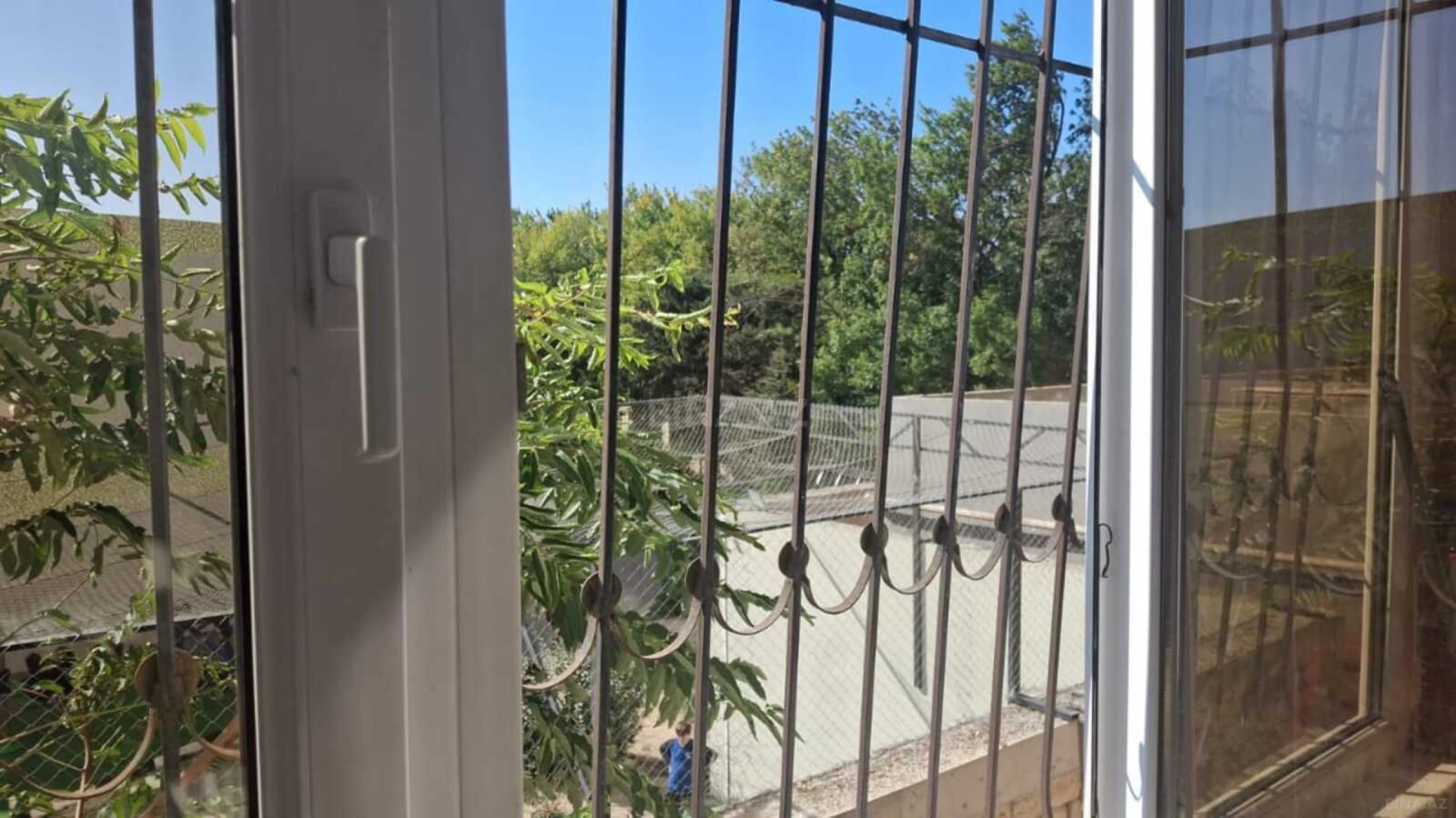 Satılır 3 otaqlı mənzil 137 m²