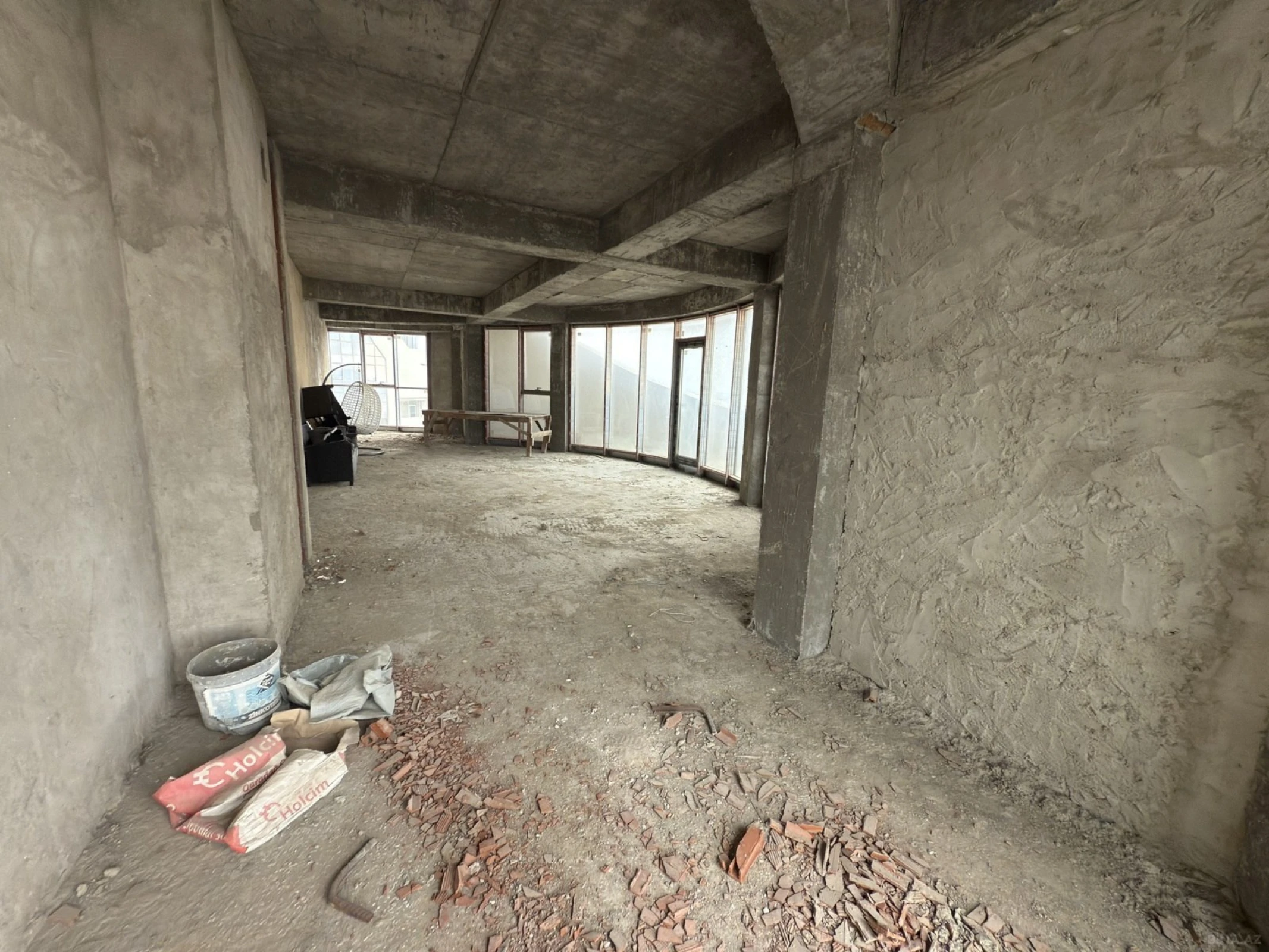 Satılır 3 otaqlı mənzil 220 m²