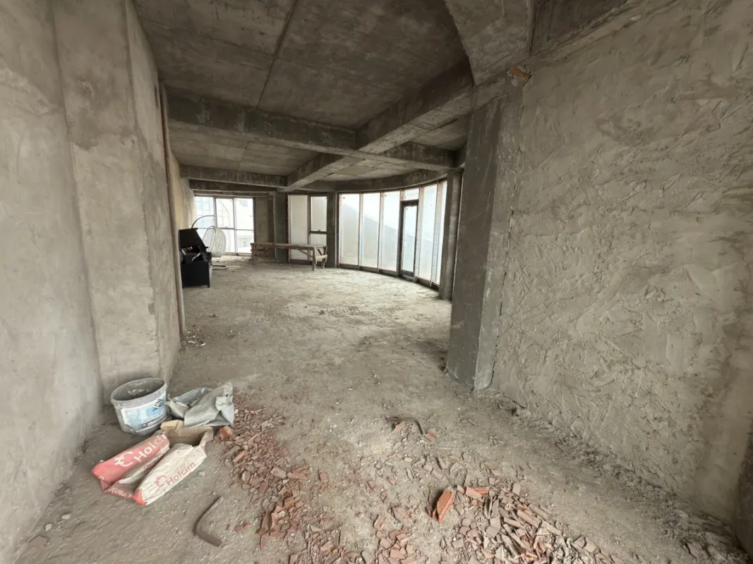 Satılır 3 otaqlı mənzil 220 m²