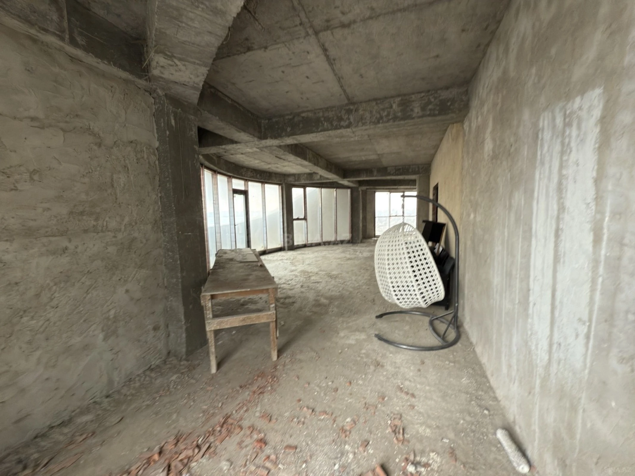 Satılır 3 otaqlı mənzil 220 m²