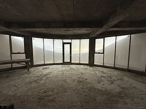 Satılır 3 otaqlı mənzil 220 m²