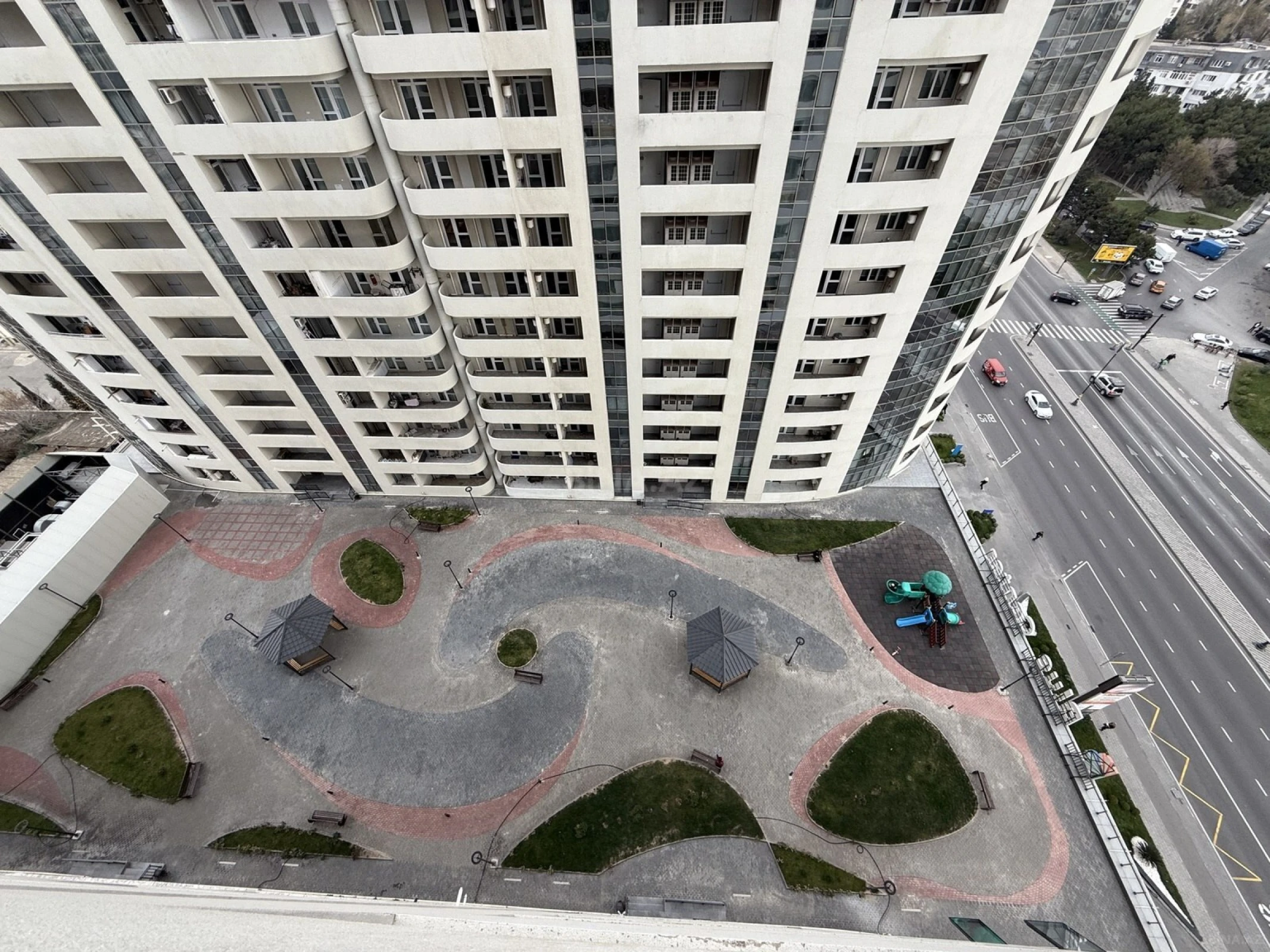 Satılır 3 otaqlı mənzil 220 m²