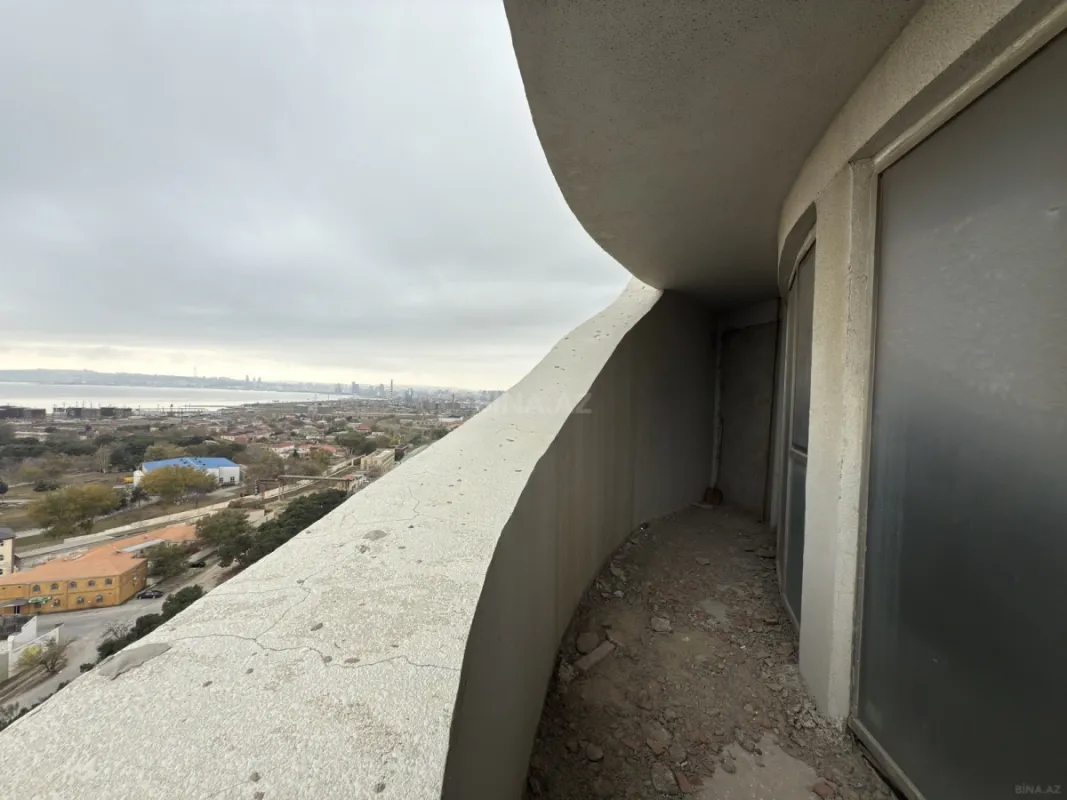 Satılır 3 otaqlı mənzil 220 m²