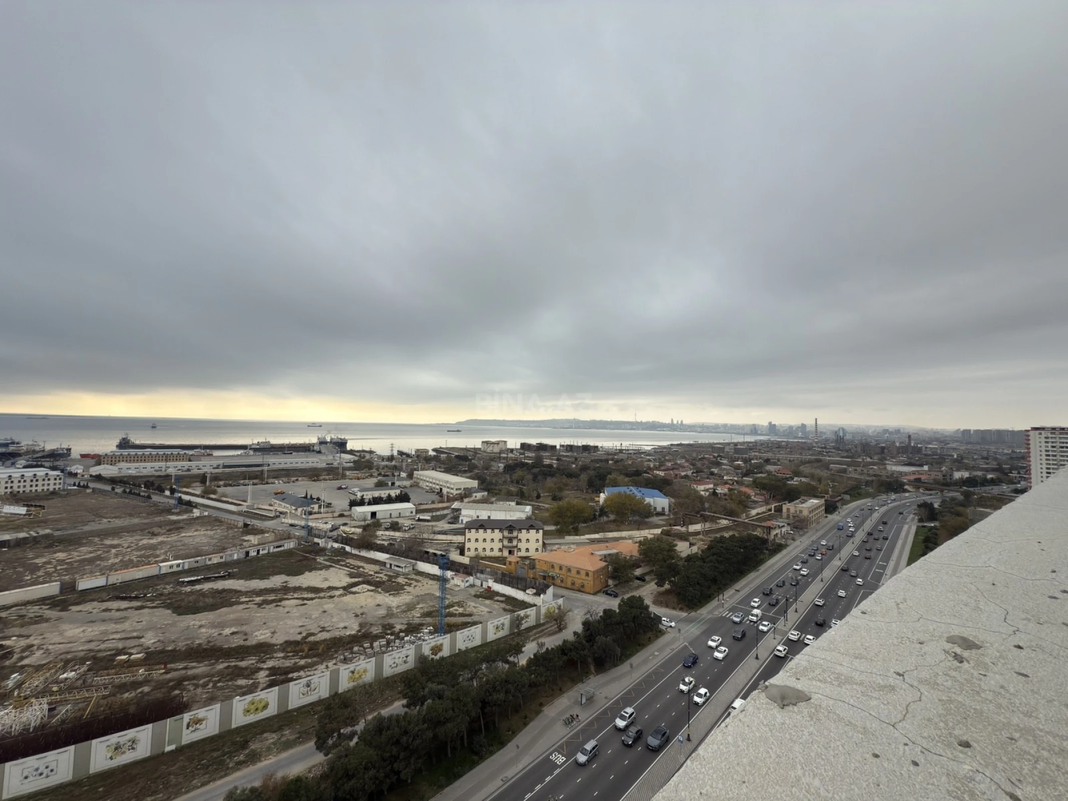 Satılır 3 otaqlı mənzil 220 m²