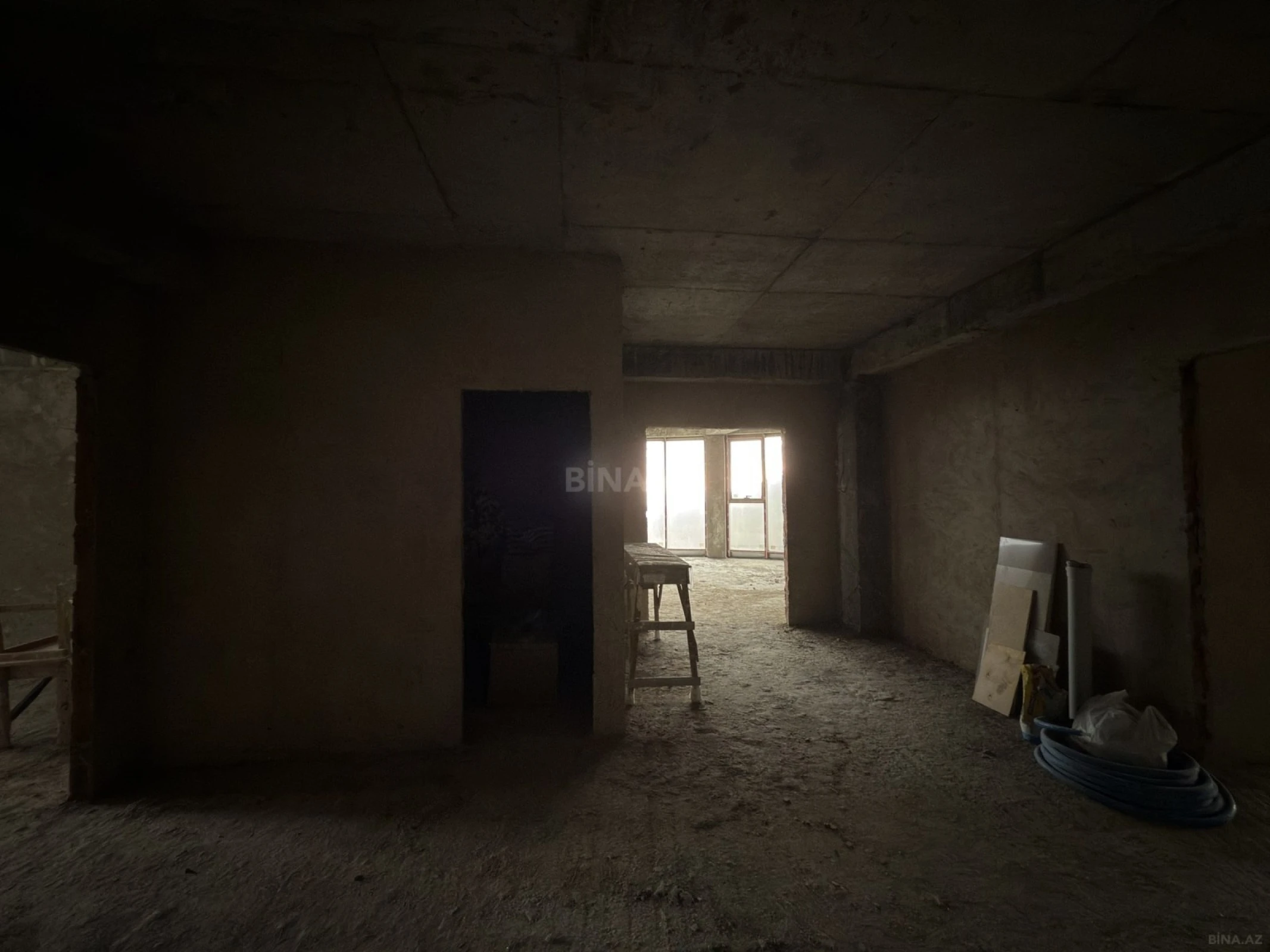 Satılır 3 otaqlı mənzil 220 m²